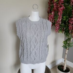 NWT ON 12th Cable Knit Sleeveless Sweater Vest Light Gray Size M